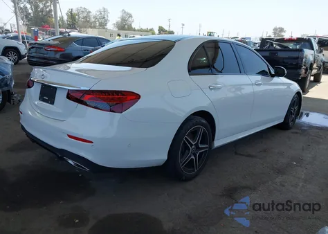 2021 Mercedes-Benz E 350 z USA, uszkodzony, nr VIN W1KZF8DBXMA973442